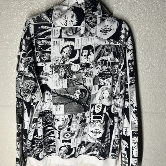 Excellent condition Junji Ito Collection manga graphic comic sweatshirt. Size L. - Picture 5 of 5